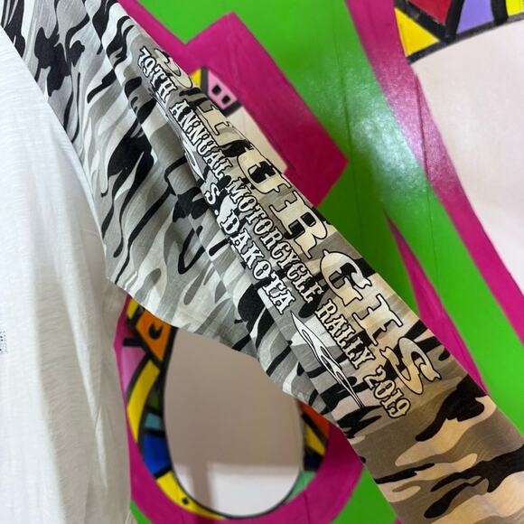 Miami Style, 2019 Glitzy Sturgis White Graphic Tee Camo Sleeves. Size Medium. - Picture 6 of 7